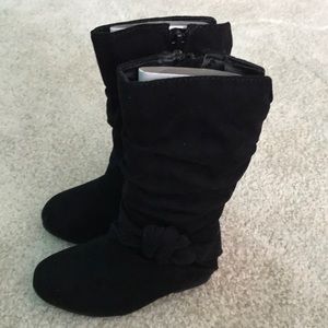 Toddler girl’s suede boots sz 5